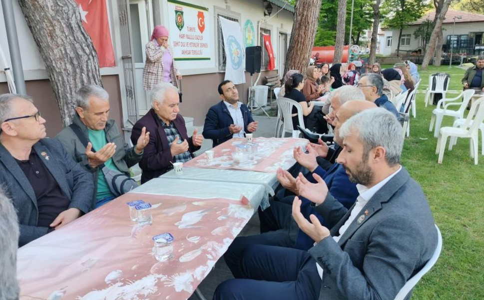 Akhisar’da şehit aileleri ve gaziler bir araya geldi