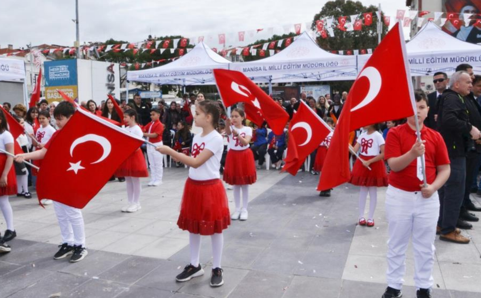 Manisa’da 23 Nisan’da duygulandıran anma