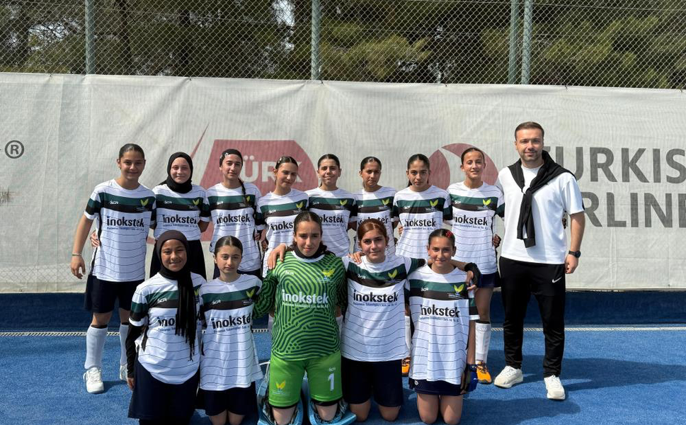 Manisa’nın yıldız kızları hokeyde namağlup şampiyon oldu
