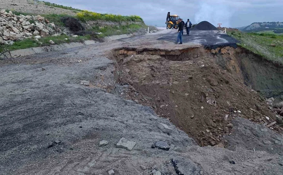 Selendi-Kula yolu yeniden trafiğe kapatıldı
