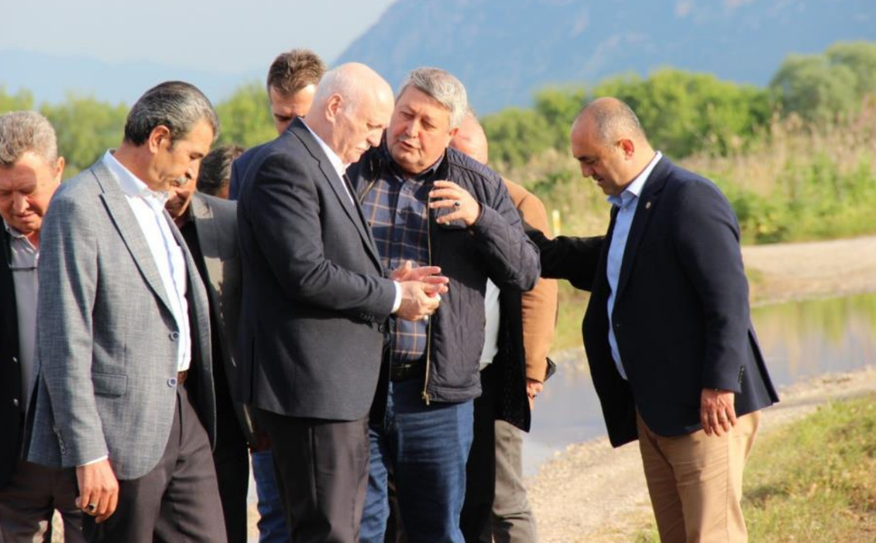 TZOB Genel Başkanı Bayraktar Manisa’da su altında kalan tarım arazilerini inceledi