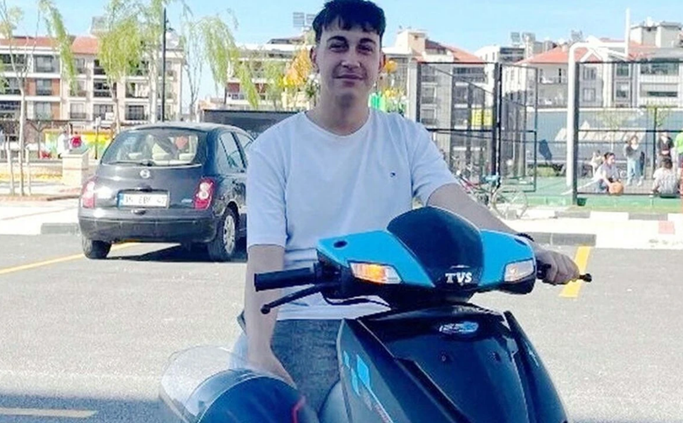 Salihli’de motosiklet ile otomobil çarpıştı: 15 yaşındaki sürücü hayatını kaybetti