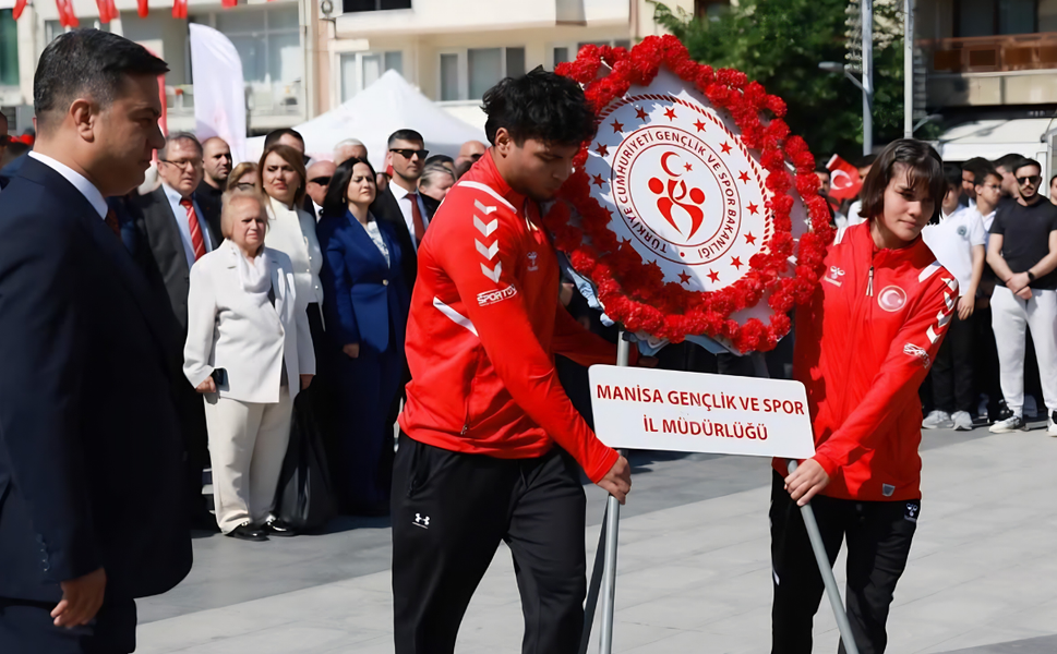 Şehzadeler’de 19 Mayıs için çelenk töreni düzenlendi