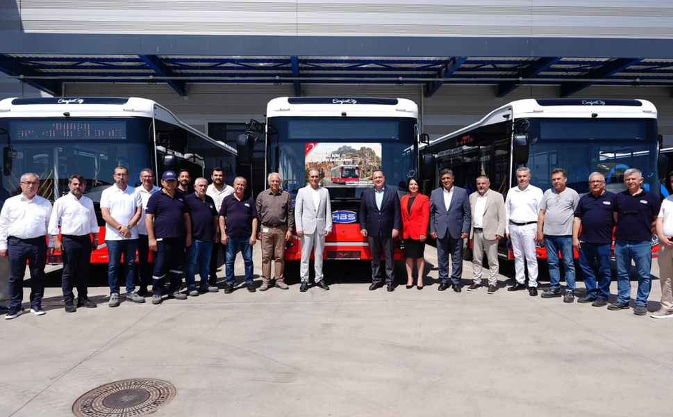 Manisa Büyükşehir, toplu ulaşım filosunu 15 yeni otobüsle güçlendiriyor