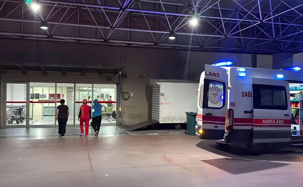 Manisa'da mevlit sonrası zehirlenme şüphesiyle 19 kişi hastaneye kaldırıldı