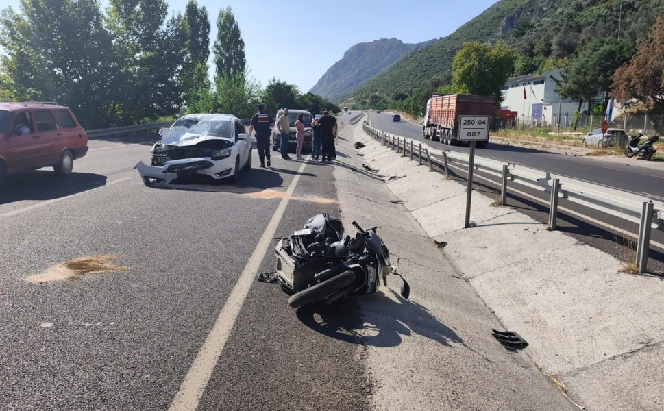 Hemşire çiftin çabası yetmedi: Manisa'da motosiklet kazası can aldı