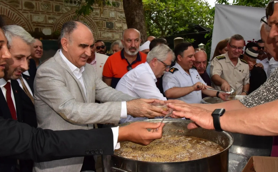 Manisa'da şehitler ve gaziler için aşure hayrı düzenlendi
