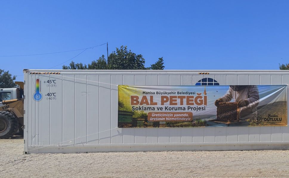 Manisa'da arıcıların yüzünü güldürecek destek: Petekler -30 derecede korunacak