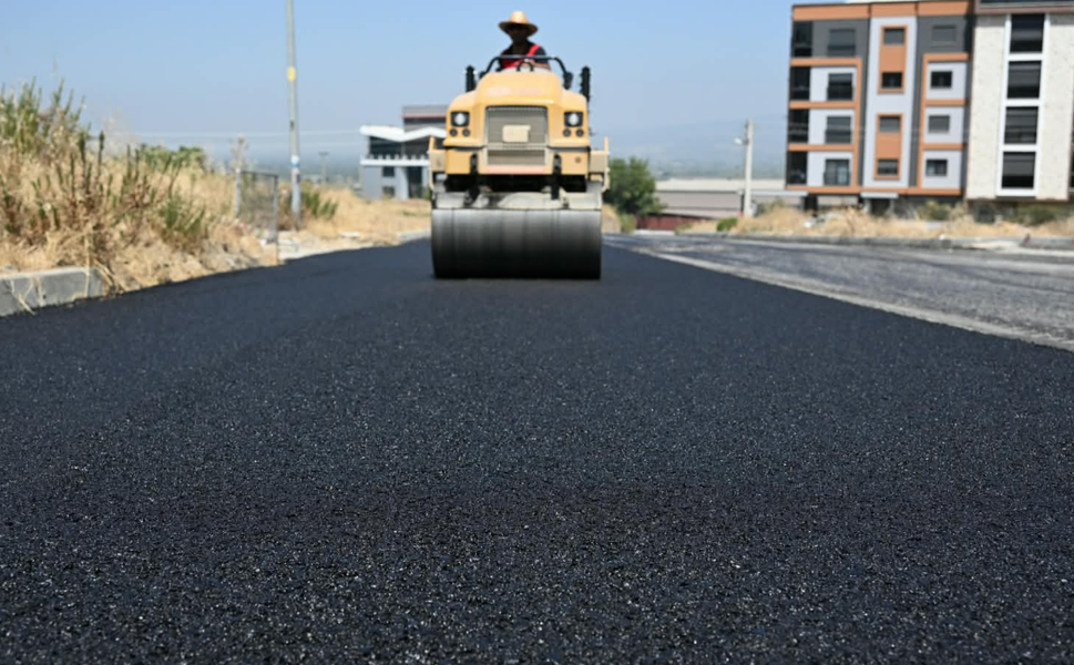 Turgutlu’da asfalt seferberliği: 2 kilometrelik güzergahta 4 bin ton asfalt kullanılacak