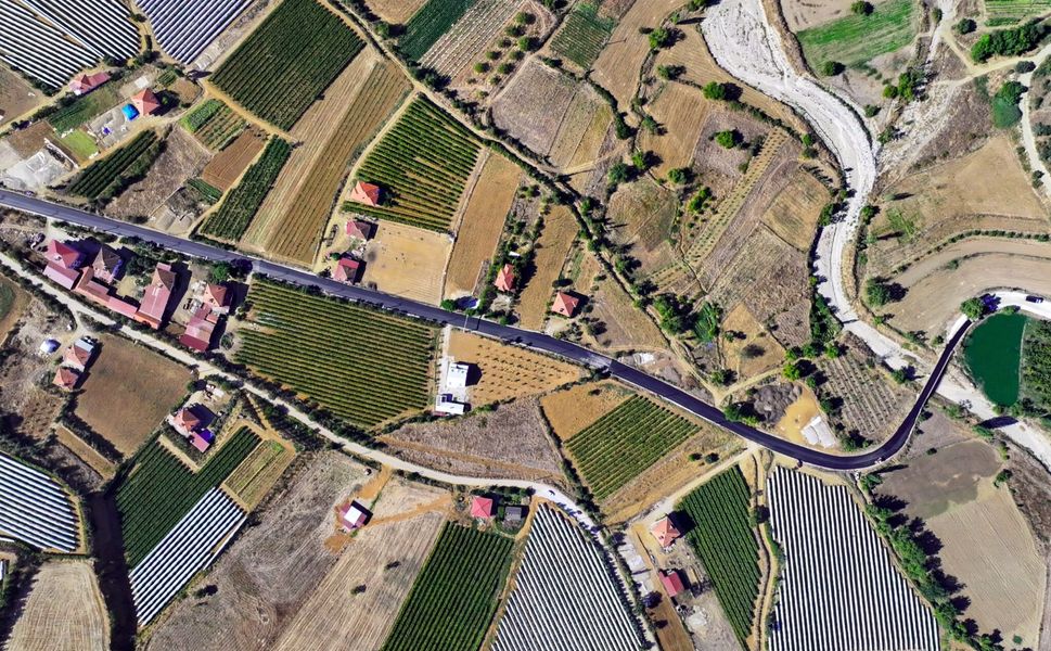 Manisa Büyükşehir, Sarıgöl’de 6 kilometrelik yolu sıcak asfaltla buluşturuyor