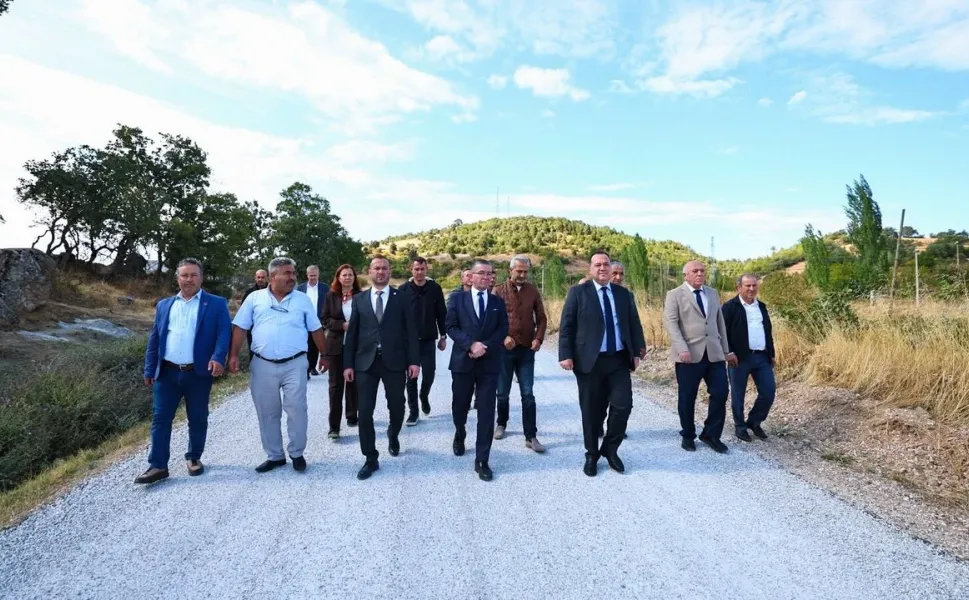 Dutlulu, Demirci’de 12 mahalleyi birbirine bağlayan yolu inceledi