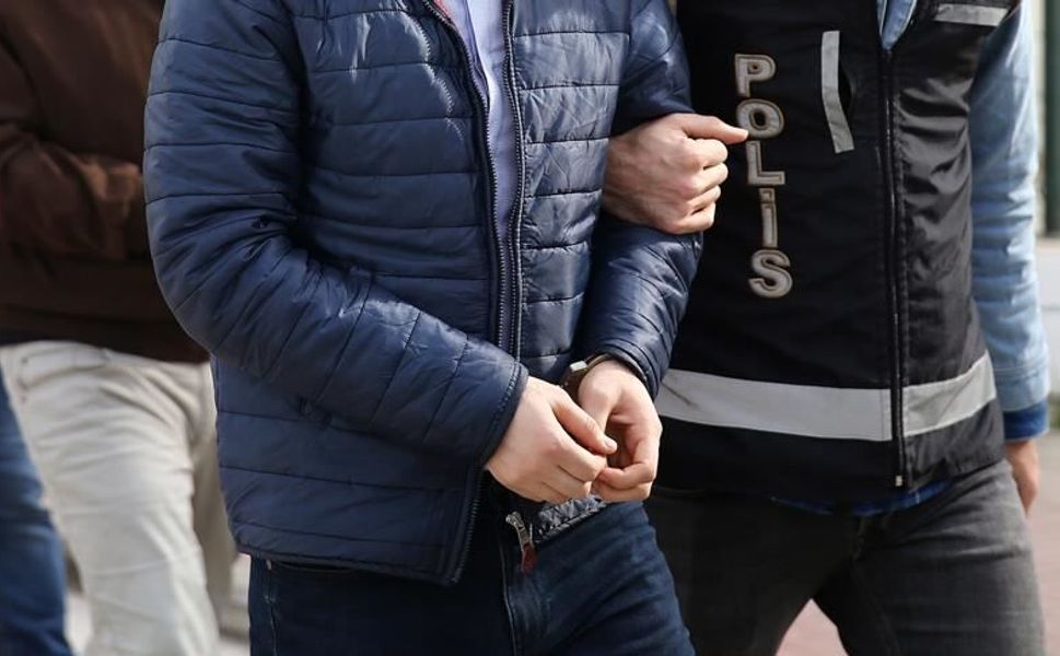 Manisa’da dev yasaklı madde operasyonu: 2 tona yakın ham madde ve milyonlarca hap ele geçirildi