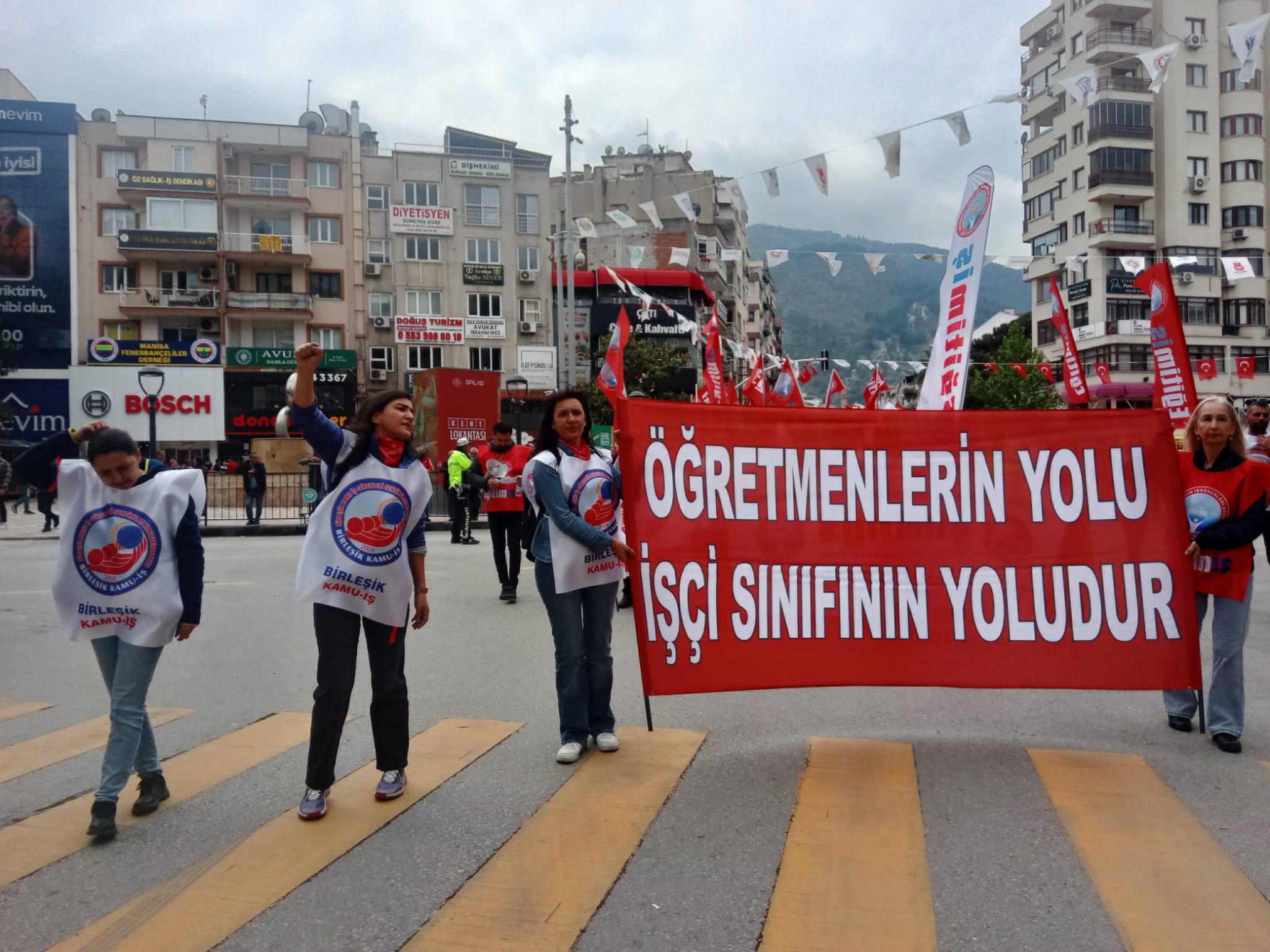 Manisa'da 1 mayıs işçi bayramı kutlandı-1