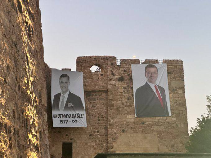 Kale Surlarına Zeyrek Ve İmamoğlu Posterleri Asıldı