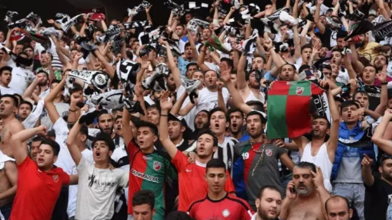 İzmir Derbisinde Bilet Jesti-3