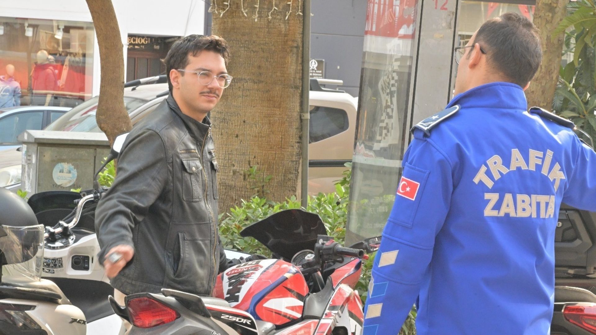 Emniyet Ve Zabıtadan Ortak Yaya Yolu Denetimi (2)