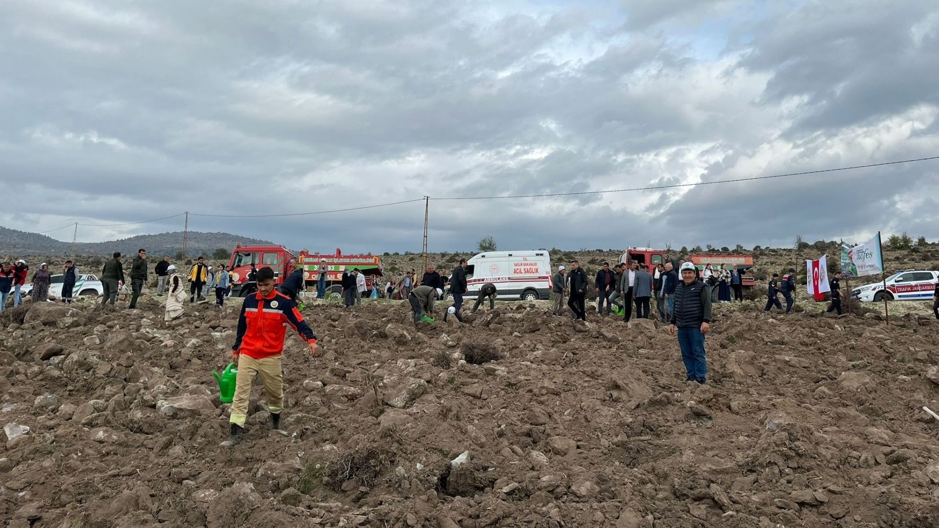 Selendi’de “Türkiye Yüzyılına Nefes” Etkinliğinde 800 Fidan Dikildi (1)