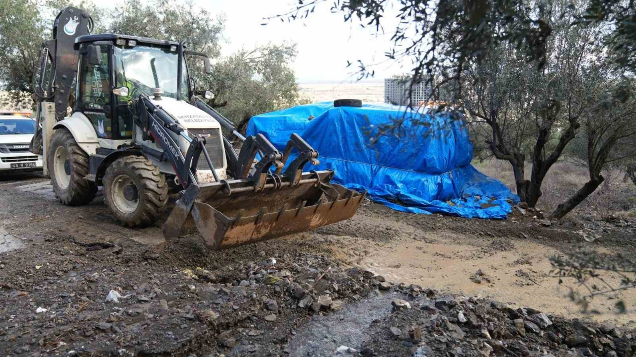 Başkan Şimşek, Yağıştan Etkilenen Mahallelerde Incelemelerde Bulundu (1)