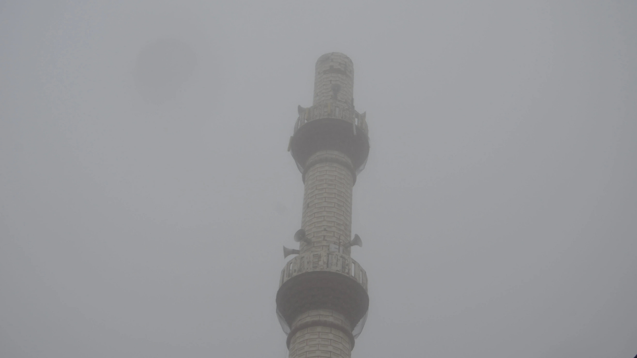 Demirci'de Şiddetli Fırtına Cami Minaresini Yıktı (1)