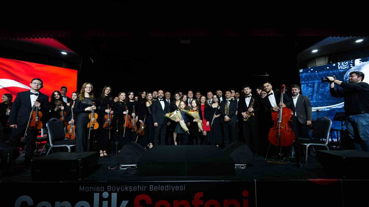 Manisa Gençlik Senfoni Orkestrası Ilk Konserinde Salonları Doldurdu (1)
