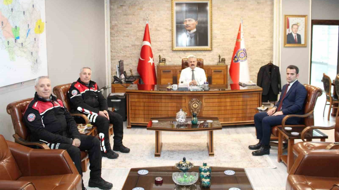 Manisa’nın Ikiz Polisleri 33 Yıllık Hizmetin Ardından Emekliye Ayrıldı (1)