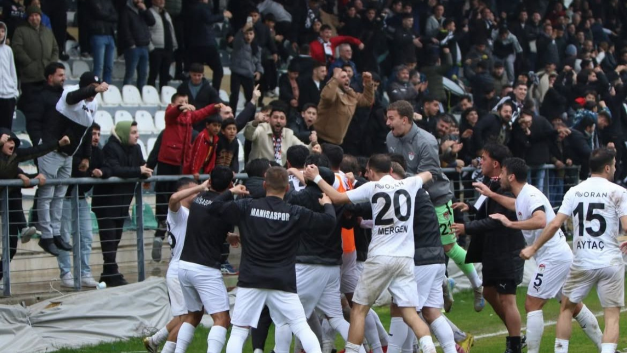 Manisaspor'dan Nefes Kesen Geri Dönüş 3 2'Lik Zafer (1)