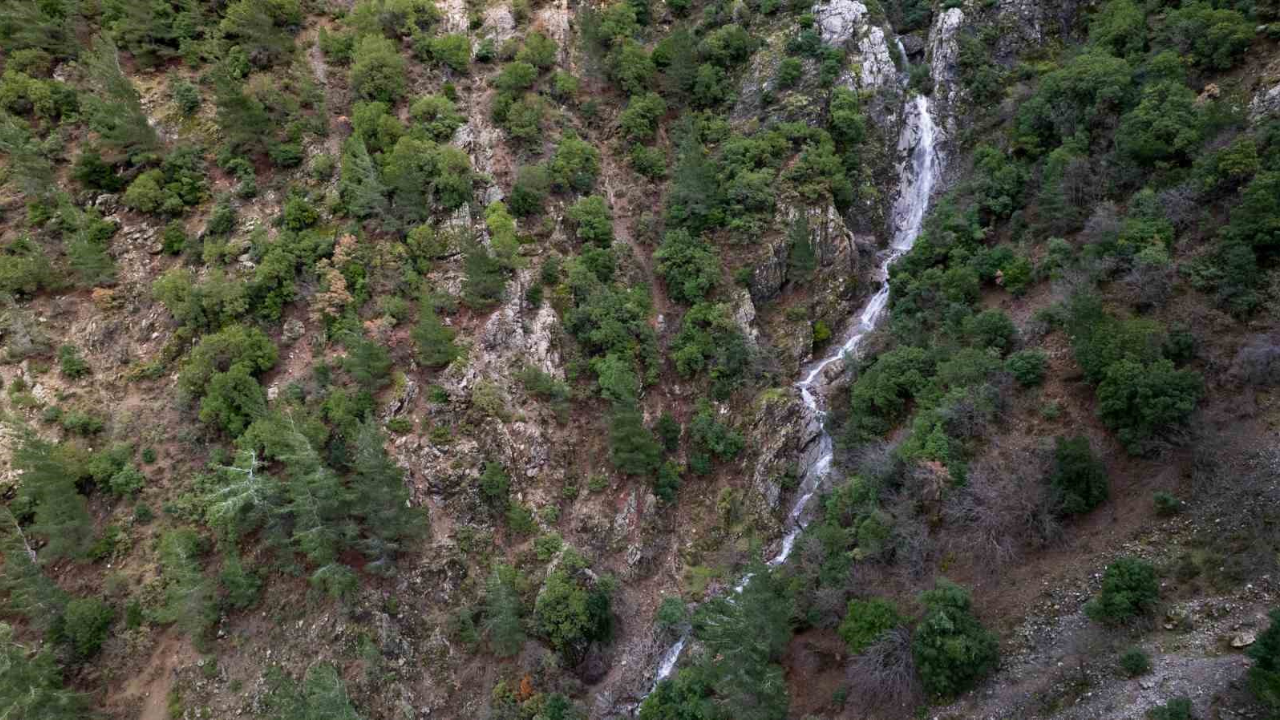 Spil Dağı'nda Kuruyan Şelale Yeniden Hayat Buldu (1)