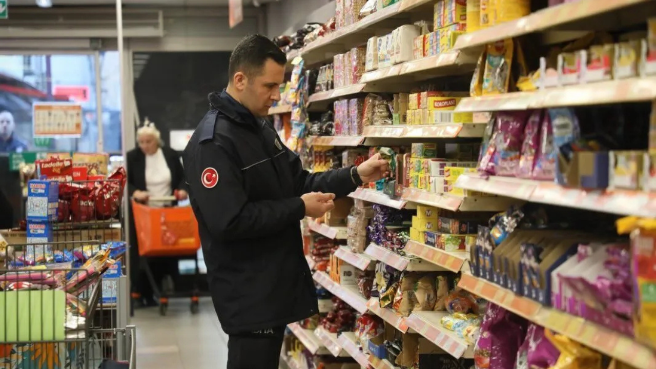 Zabıta Ekipleri Şehzadeler’de Marketleri Titizlikle Inceliyor