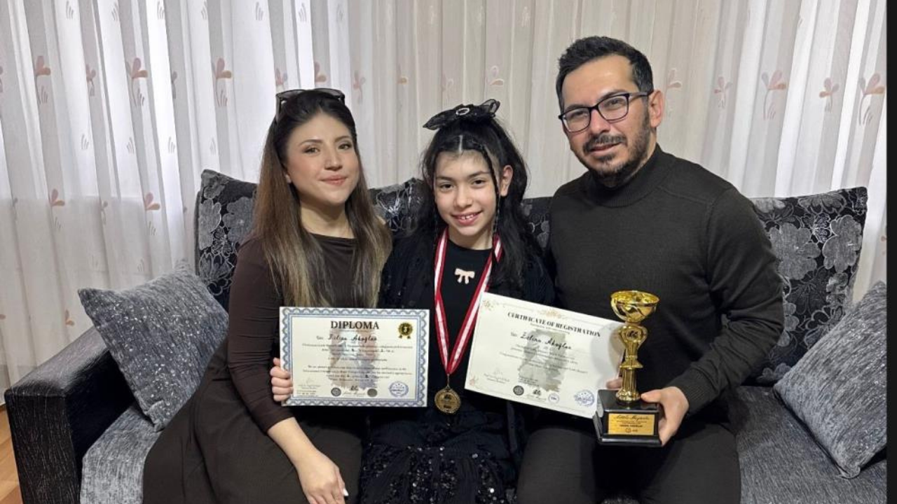 Minik Piyanistten Bayramda Büyük Gurur,