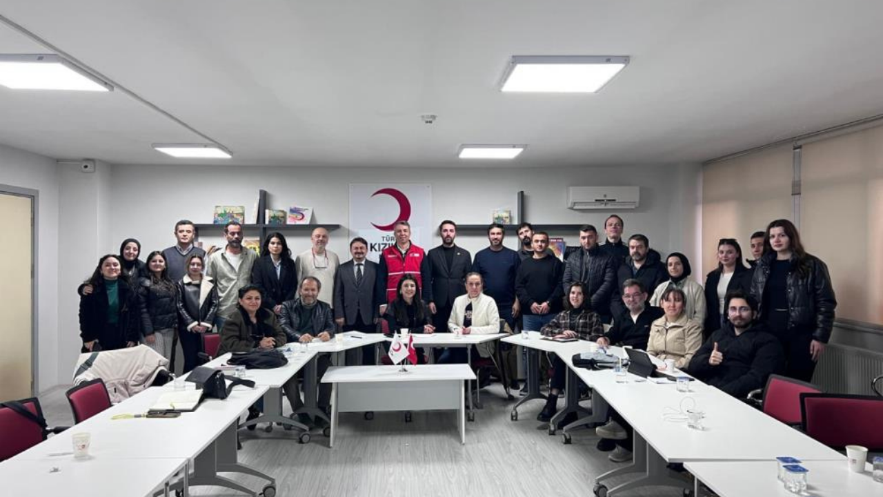 Manisa Medya Akademisi’nde gazetecilere dron eğitimi başladı-1