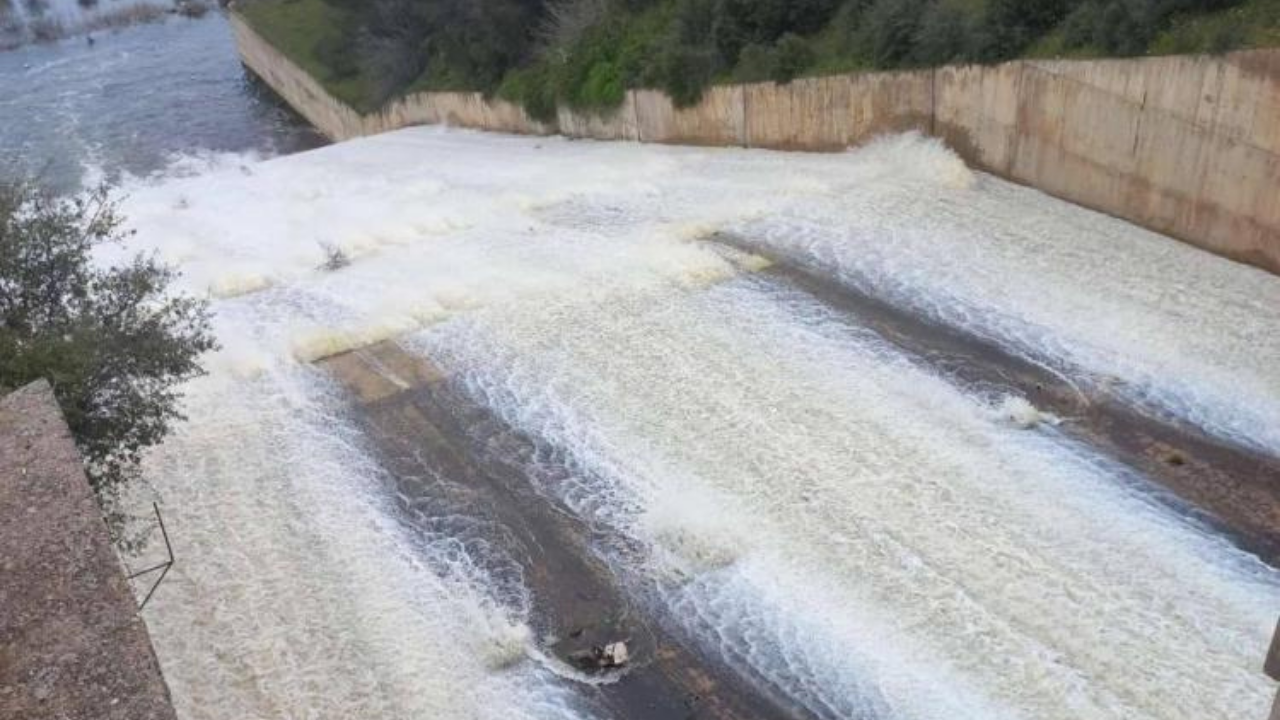 Afşar Barajı doldu: Kontrollü su salımı başladı-1