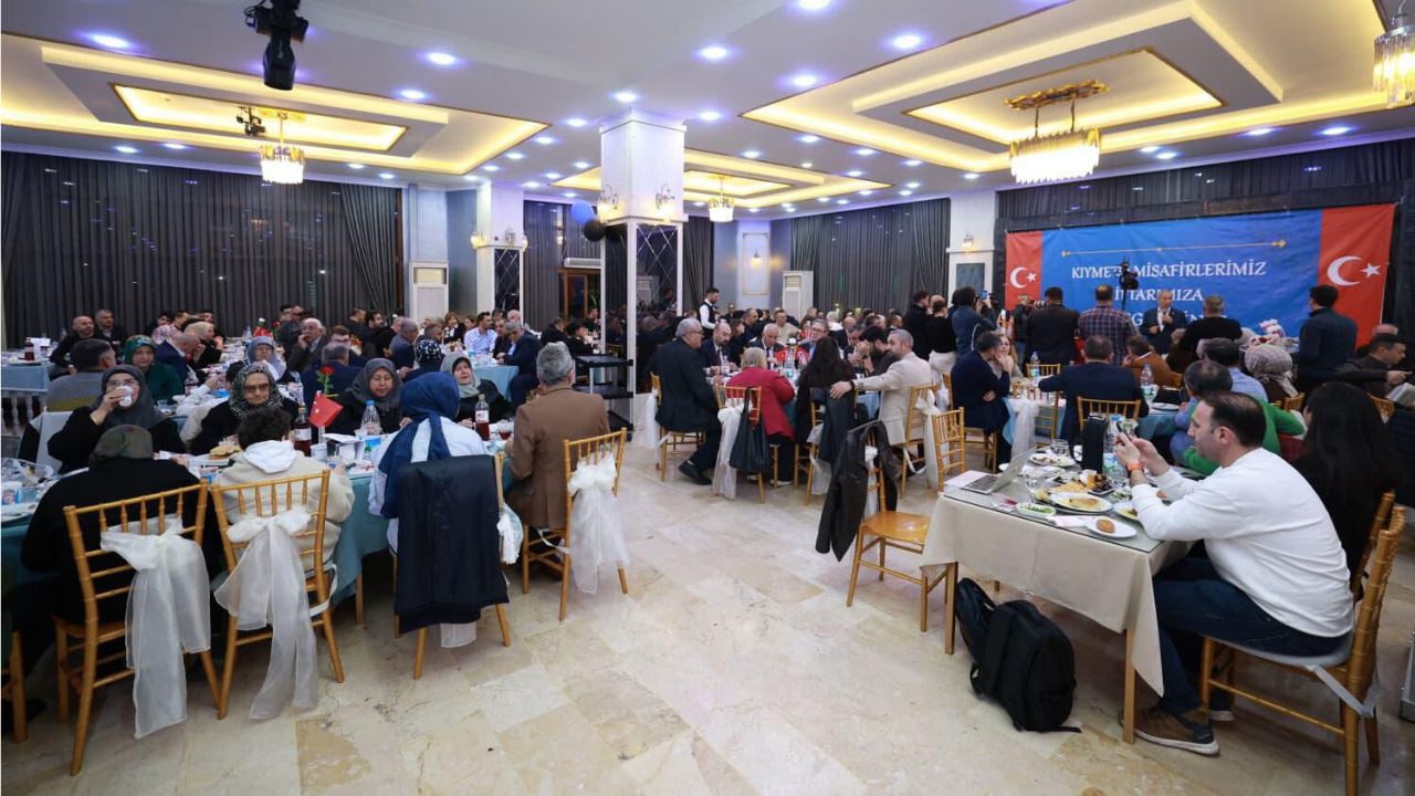 Arınç Ailesi Manisa'nın Tüm Renklerini Bir Sofrada Buluşturdu1