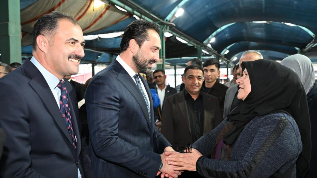 Demirci'de 5 Bin Kişilik Iftar Sofrası Kuruldu