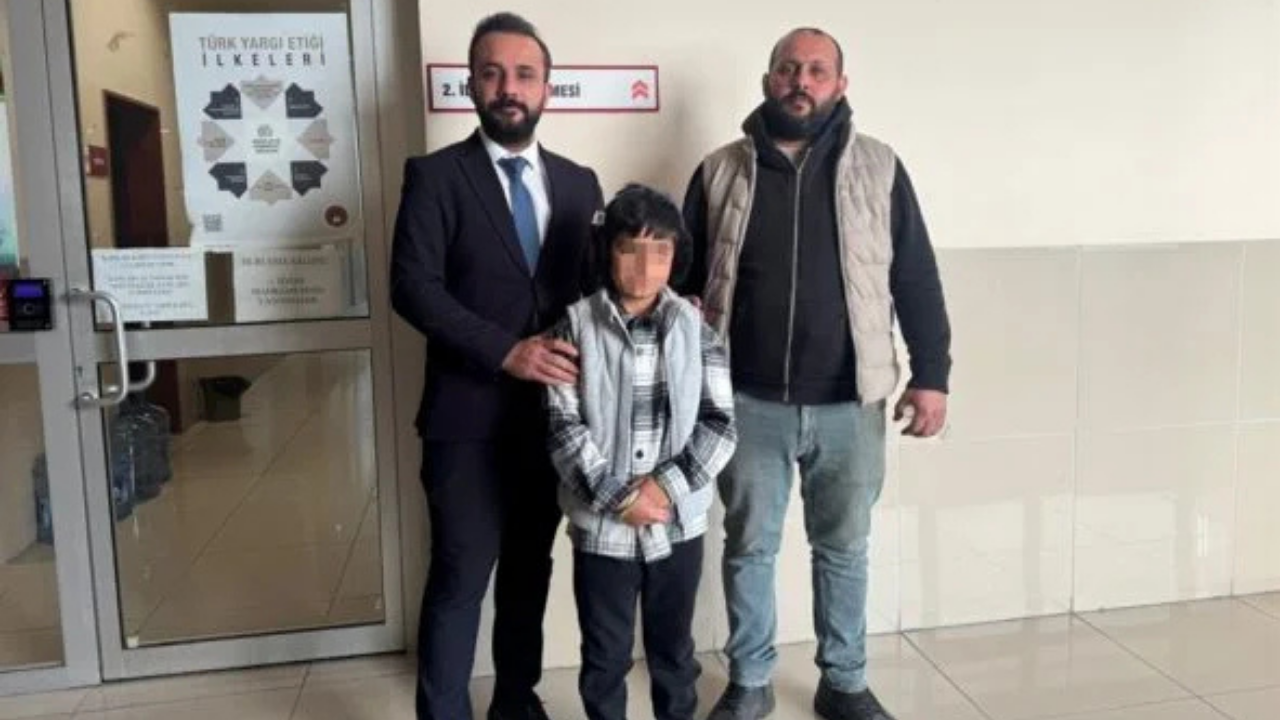 Manisa'da Sokak Köpeğinden Kaçarken Kamyon Çarpan Çocuğa Rekor Tazminat