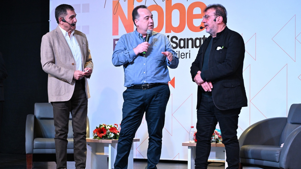Nebil Özgentürk, Niobe Edebiyat Sanat Söyleşileri’nde Manisalılarla Buluştu1