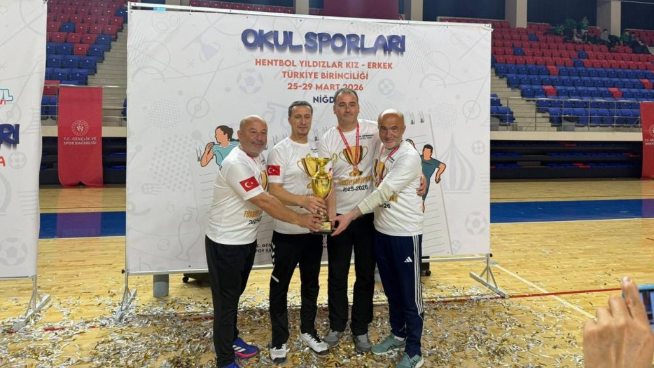 Salihli’nin Yıldızları Hentbol’de Türkiye Şampiyonu1