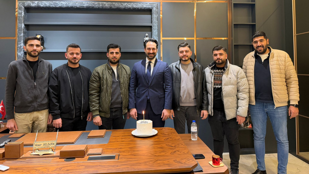 Veziroğlu Inşaatta Doğum Günü Sürprizi