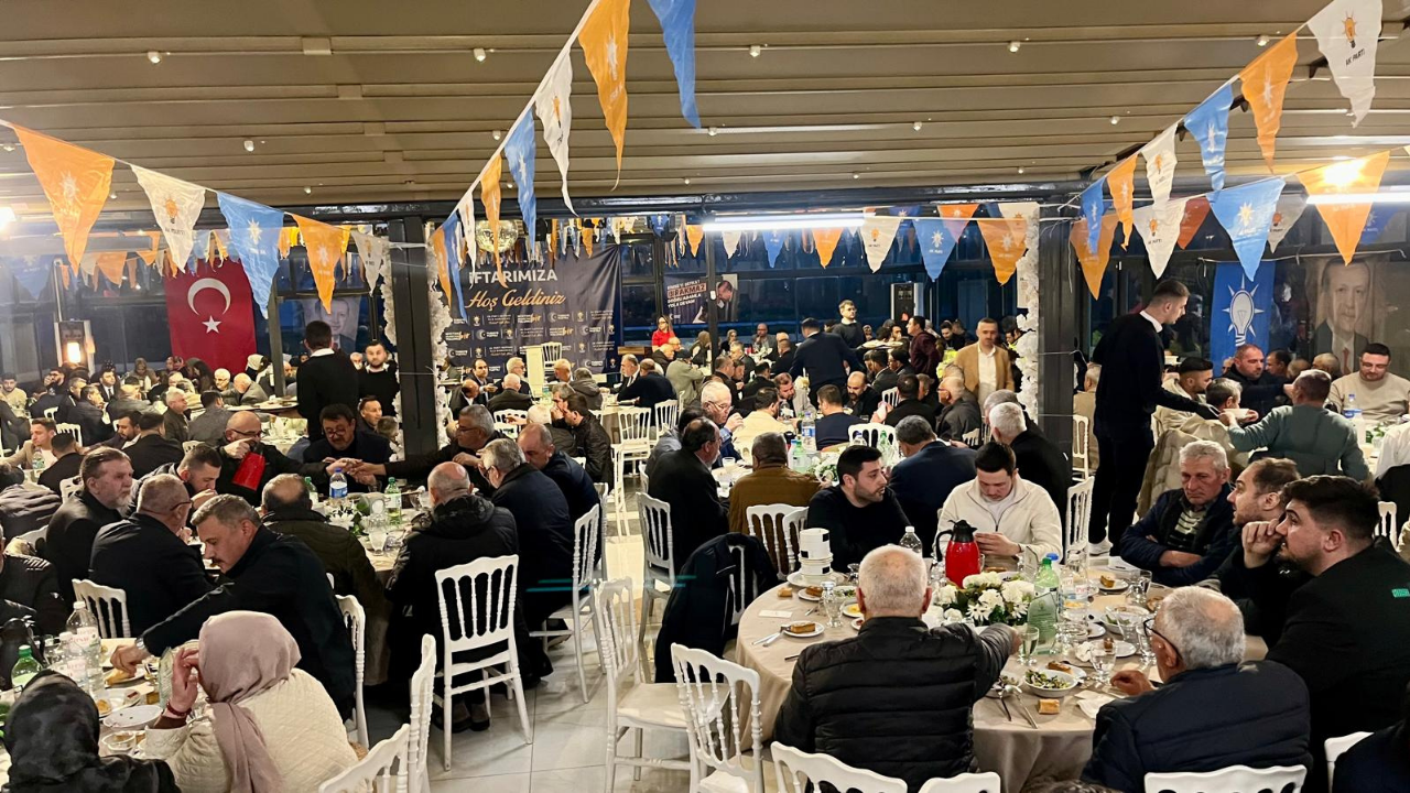 Yenişehirlioğlu Akhisar’da Teşkilatla Iftarda Buluştu