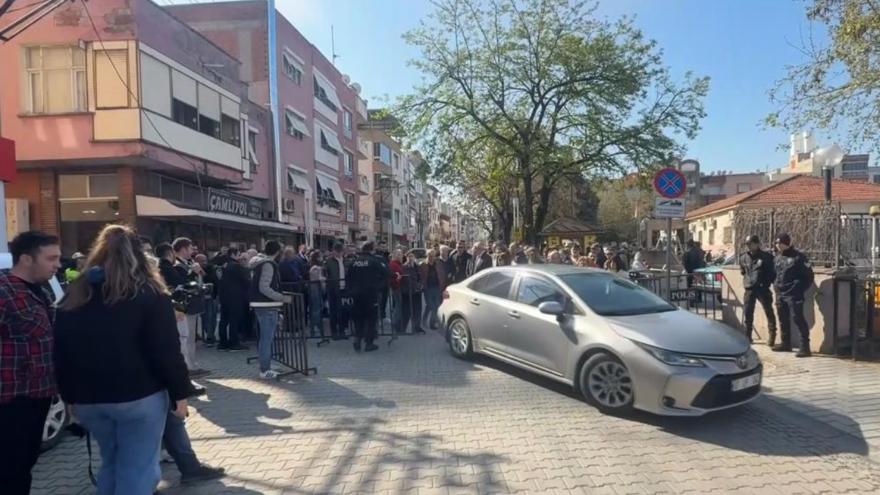 Atatürk’e hakaret iddiasıyla yargılanan öğretmene beraat-1