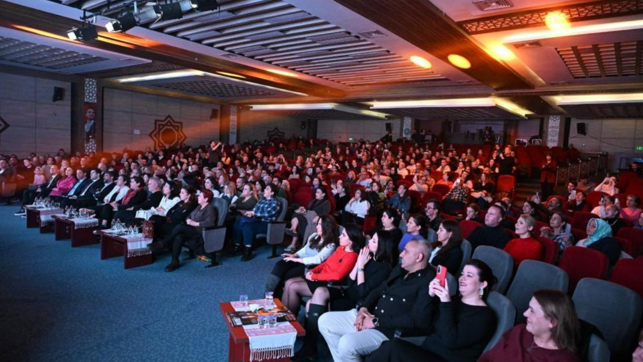 Manisa’da “Ustalara Saygı” gecesi: Türk müziğinin unutulmaz eserleri seslendirildi-1