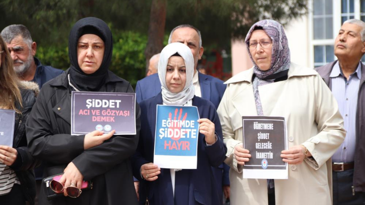 Kahramanmaraş'taki Olayda Vefat Eden Turgutlulu Öğretmen Ayla Kara Ve Öğrenciler Için Dua Edildi1