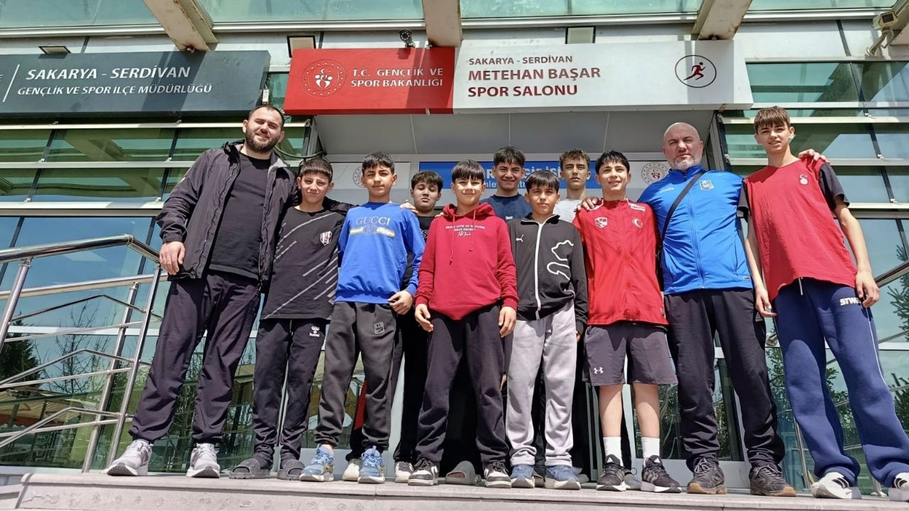 Yunusemreli̇ Güreşçi̇ler Sakarya'da Mani̇sa'nin Gururu Oldu