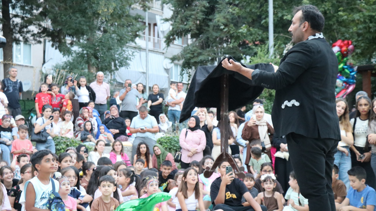 Büyükşehir Çocuk Şenliği Gördes’te