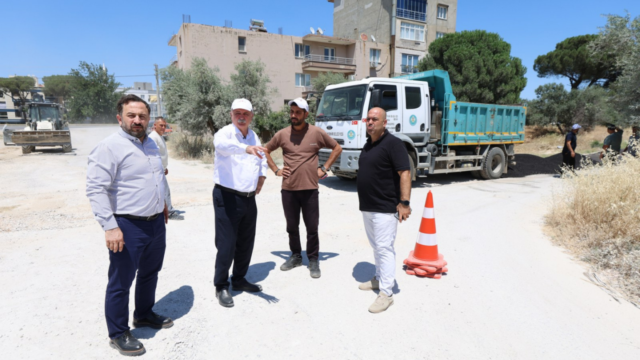 Karaali̇'de Süren Asfalt Çalişmasini İnceledi̇1