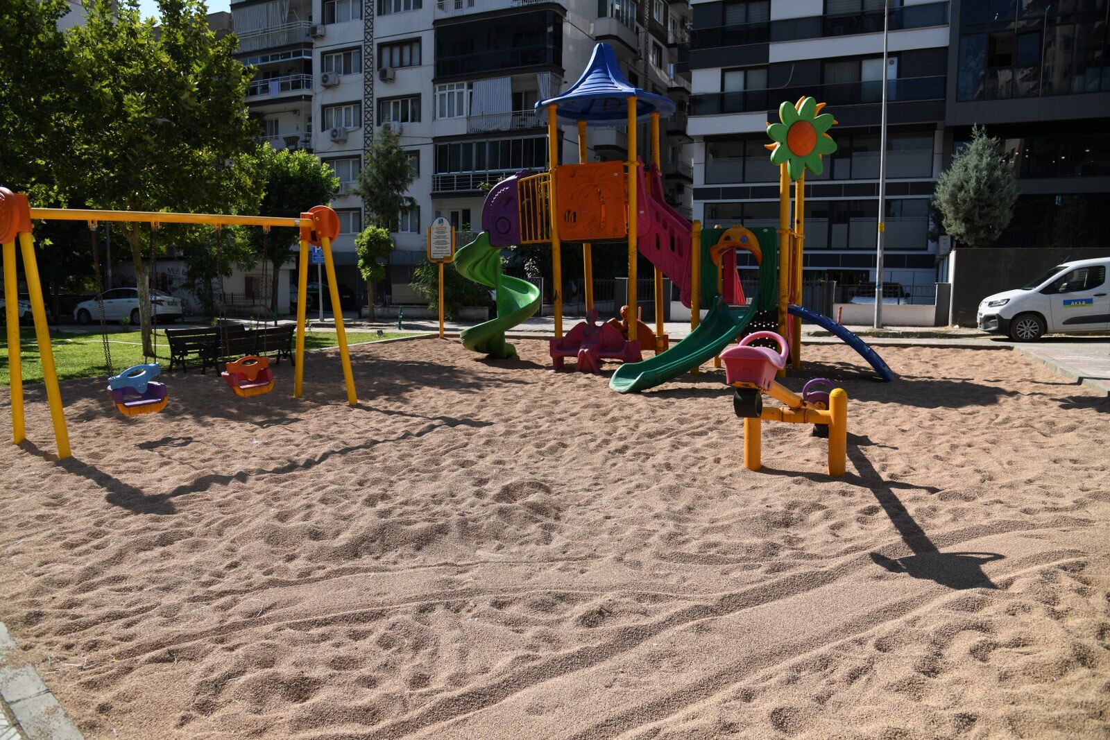 Yunusemre'den Parklara Çevreci̇ Dokunuş1