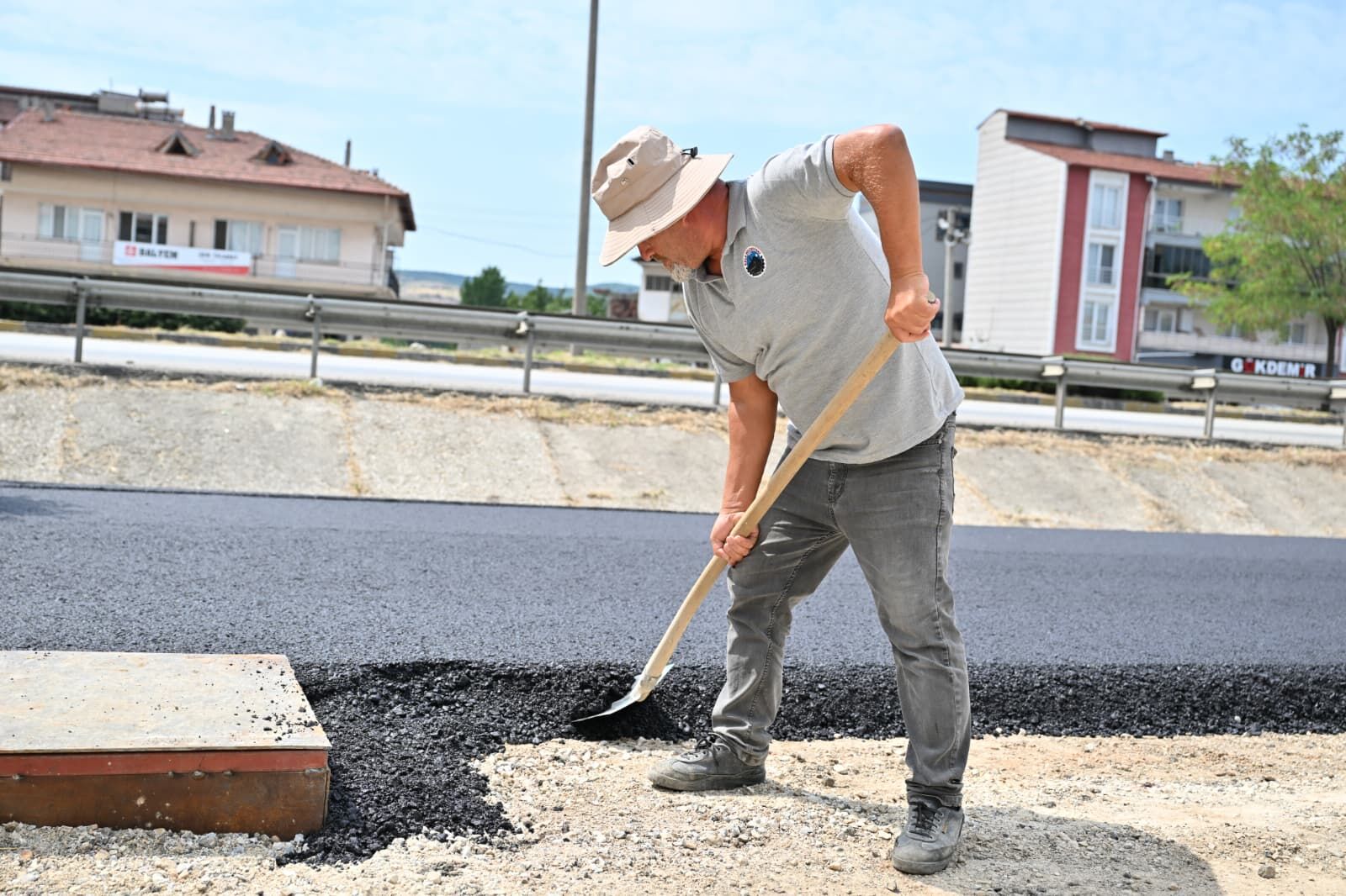 Kula Seyitali Mahallesi’nde Sıcak Asfalt Çalışması Tamamlandı (6)