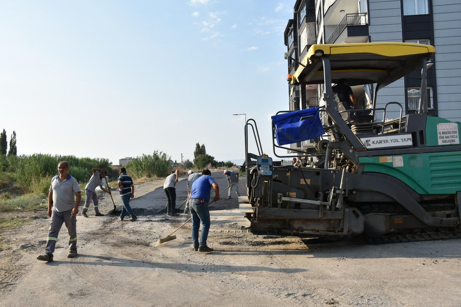 Salihli Belediyesi Keli Mahallesi'nde 2 Bin 250 Ton Sıcak Asfalt Çalışmasını Tamamladı (9)