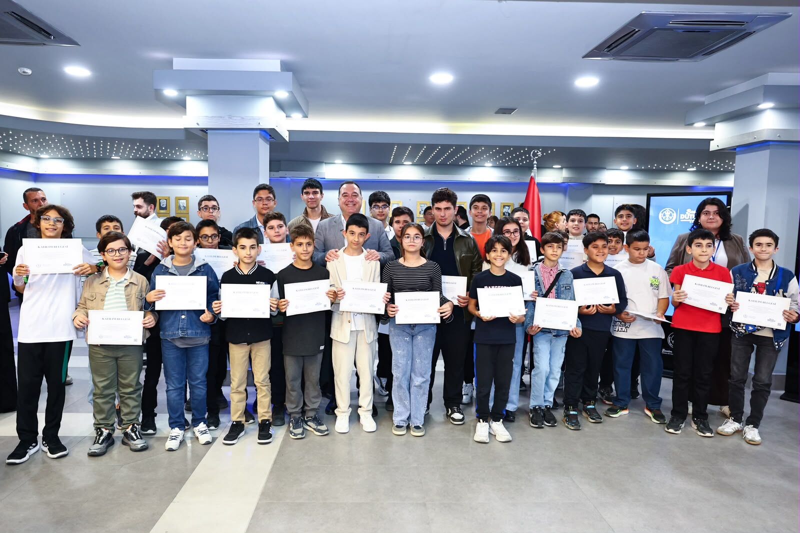 Akademi Manisa Meyvelerini Veriyor 126 Çocuk Ve Genç Dijital Eğitim Aldı (12)