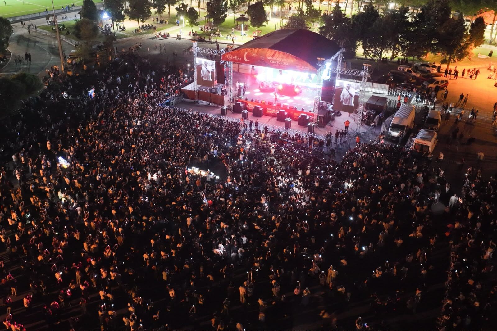 Akhisar’ın Kurtuluş Coşkusu Ceza Konseriyle Zirveye Ulaştı (13)