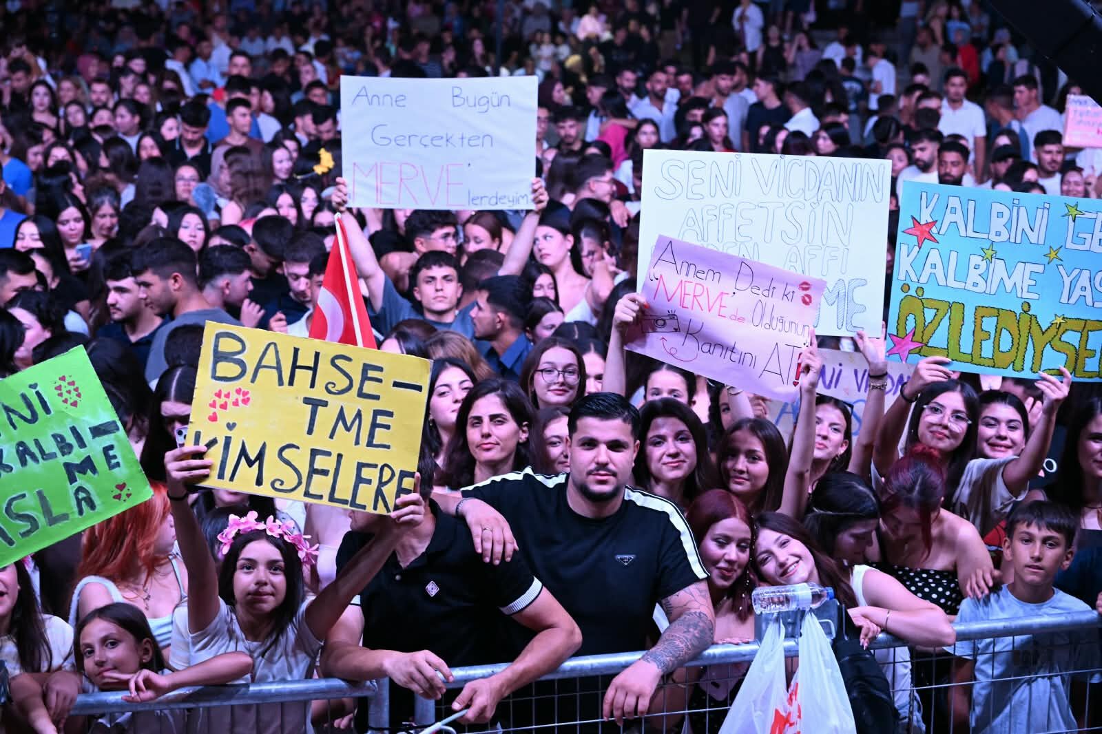 Alaşehir’in Kurtuluşunun 104. Yıl Dönümünde Merve Özbey Coşkusu (14)